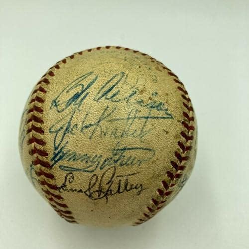 קבוצת הסנאטורים של וושינגטון משנות החמישים של המאה העשרים חתמה על משחק בייסבול בליגה האמריקאית - משחק MLB נעשה שימוש בייסבול
